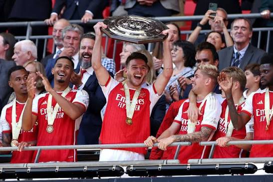 Photo: 🏴󠁧󠁢󠁥󠁮󠁧󠁿🏆 The first super battle in England – The FA Community Shield trophy ⚔️