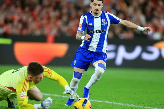 Photo: 🇵🇹⚽️ Today, two favorites start in the Portuguese Primeira Liga – Porto🐉 and Benfica🦅