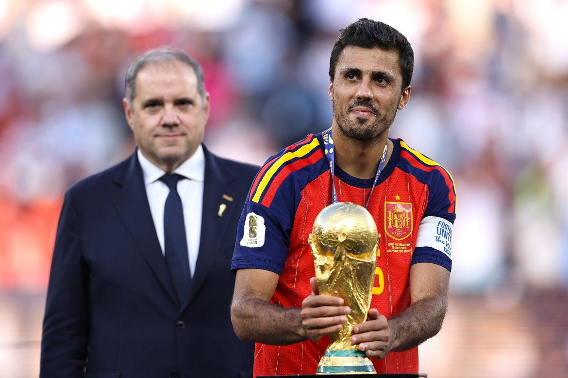 Photo: 🚨 Rodri, the best player of the 2026 World Cup, chose Barcelona over Real Madrid 🔵🔴